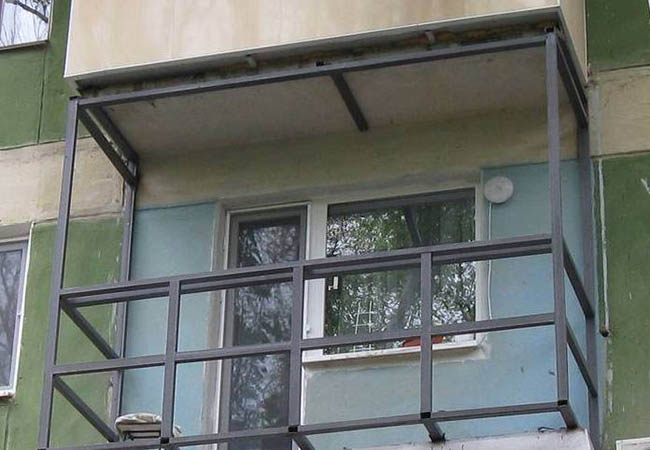 Альтернативное остекление балкона оргстеклом вместо стекла Пущино