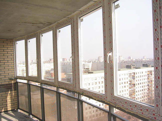 Недорогое остекление общего балкона Пущино